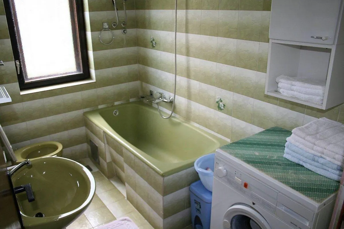 Apartments Susy Pula 0*,