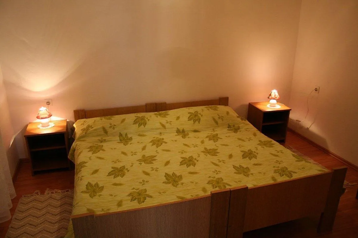 Apartments Susy Pula 0*,